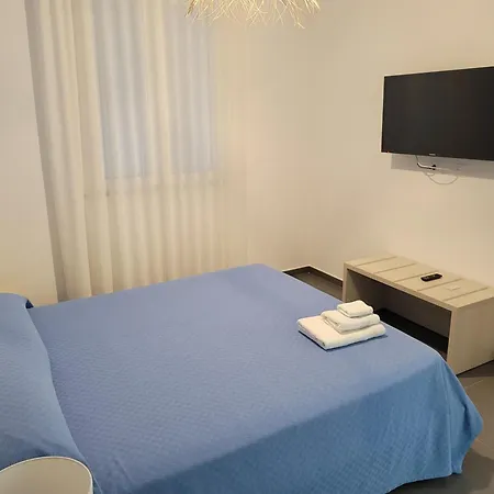 Francis House Deluxe